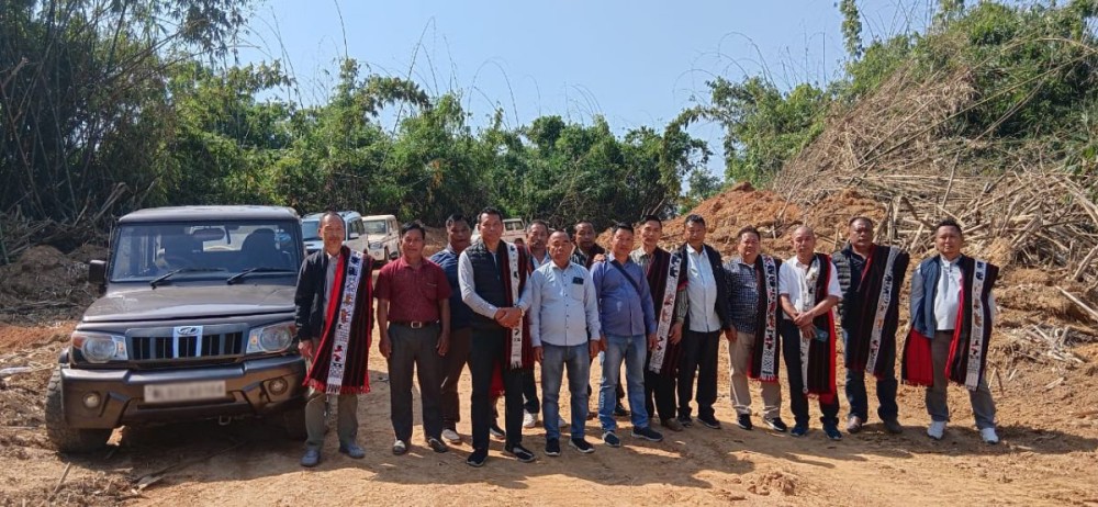 Members of Ao Senden and others during the inspection of the Wati Lenjem-Wamakenyimsen Village stretch of the ongoing Foothills Road construction on February 26. (Photo Courtesy: Ao Senden)